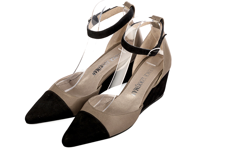 Matt black and bronze beige women's open side shoes, with a strap around the ankle. Tapered toe. Medium wedge heels. Front view - Florence KOOIJMAN